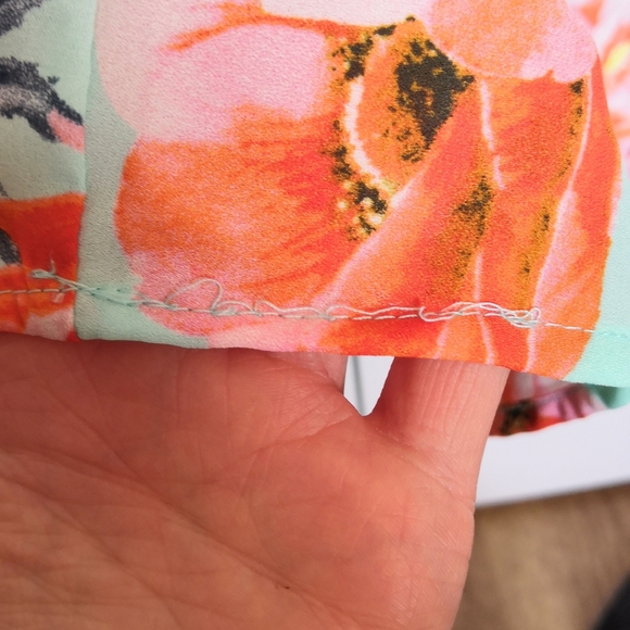 π3 for $20π Revamped - Floral Flounce Crop Top - Picture 4 of 4